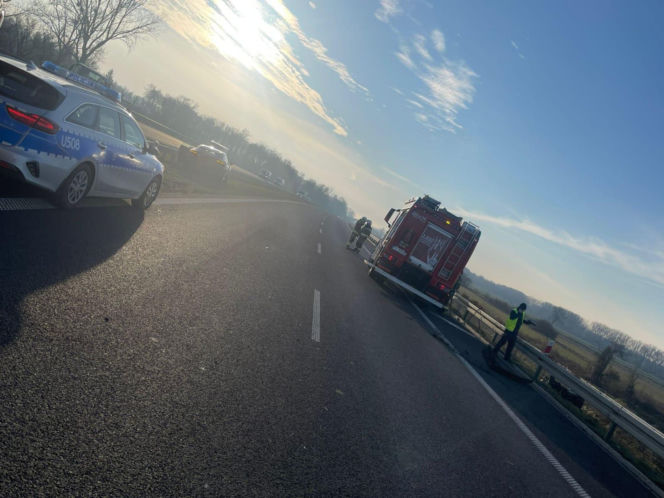 Ferrari uderzyło w audi. Zablokowany odcinek S5 niedaleko Kościana