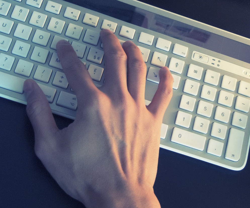 Awantura w KAFEJCE INTERNETOWEJ w Zambrowie. Policjanci zatrzymali dwie osoby