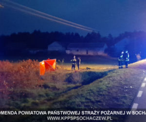Januszew. Rozbił się o słup tak mocno, że wypadł z auta! Nie żyje młody mężczyzna [ZDJĘCIA]