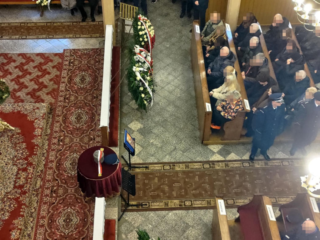 Pogrzeb w Łozinie. Zamordowany policjant Daniel Łuczyński spoczął z honorami 