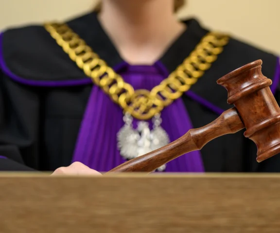 Dożywocie za brutalne morderstwo. Skazany w sądzie wpadł  w szał