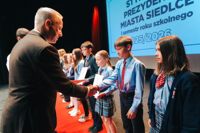 Najzdolniejsi uczniowie odebrali stypendia Prezydenta Miasta Siedlce