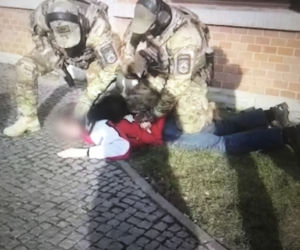 Dniem pracował w sądzie, nocą wysadzał bloki