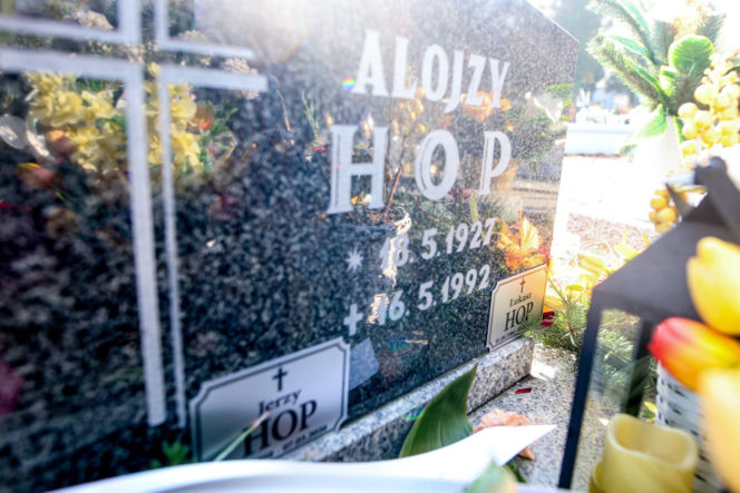 Tajemnicza śmierć i pogrzeb w sekrecie. Znany prokurator Jerzy Hop i jego syn nie żyją. Ostatnie pożegnanie