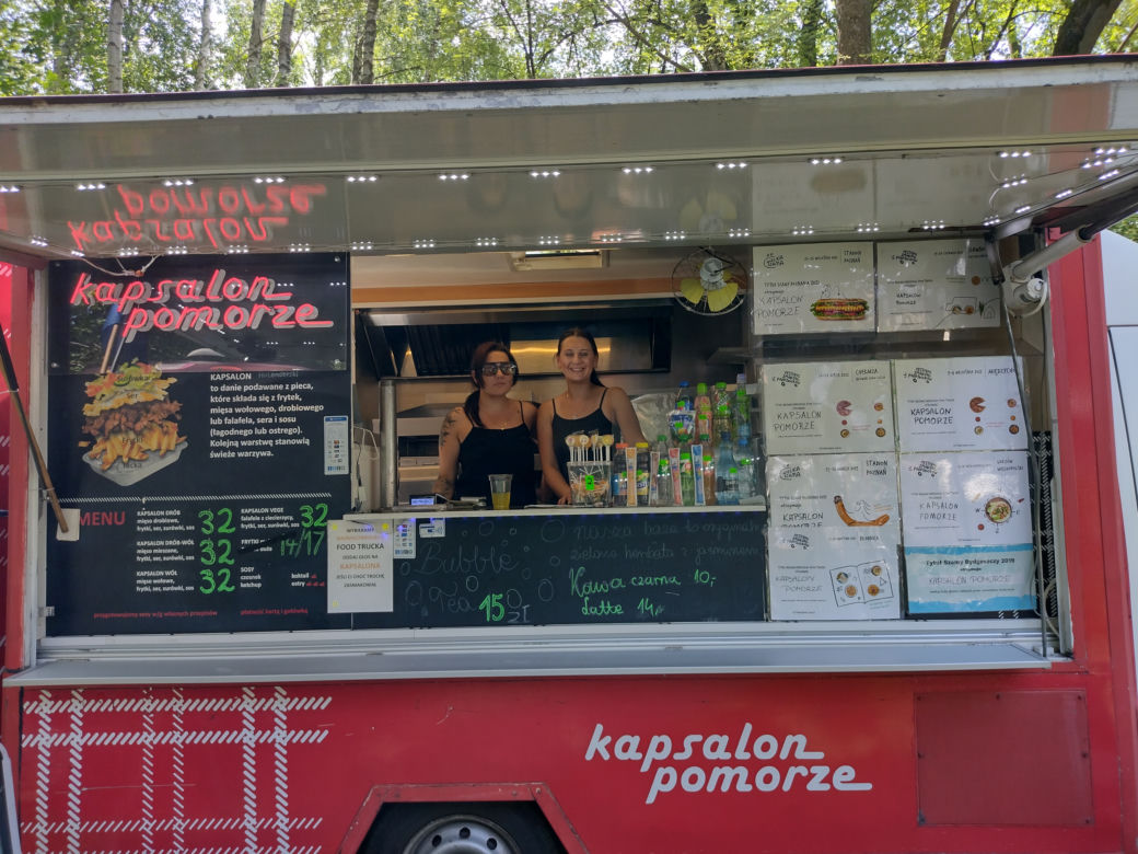 Trwa Festiwal Smaków Food Trucków w Olsztynie. Co dobrego można zjeść? [ZDJĘCIA]