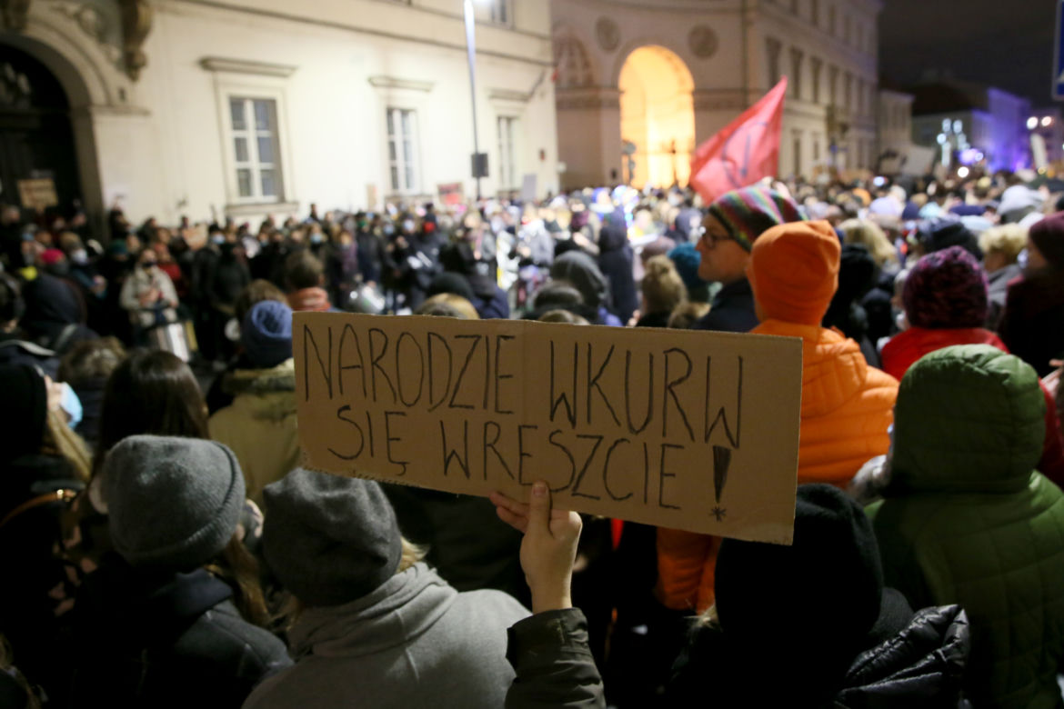 "Ani jednej więcej". Najmocniejsze hasła na protestach po śmierci Izabeli z Pszczyny [ZDJĘCIA]