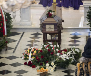 Jarosław Kaczyński na pogrzebie pierwszego naczelnego Gazety Polskiej