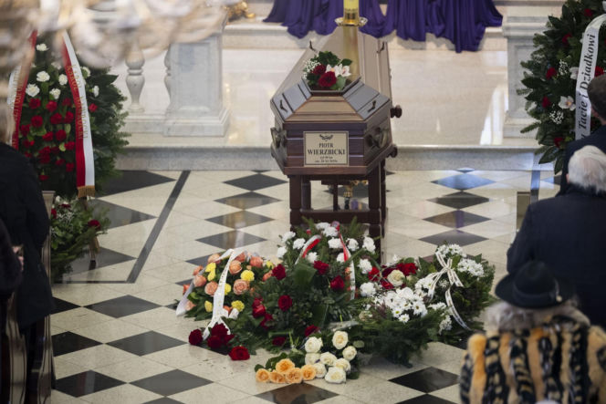 Jarosław Kaczyński na pogrzebie pierwszego naczelnego "Gazety Polskiej"