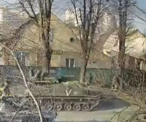 Pocisk uderzył w blok mieszkalny w Buczy pod Kijowem