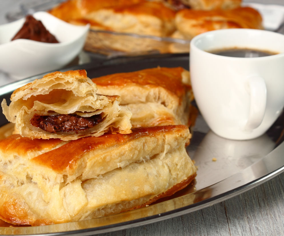 Rożki z ciasta francuskiego z nutellą - ciastka gotowe w 15 minut! 