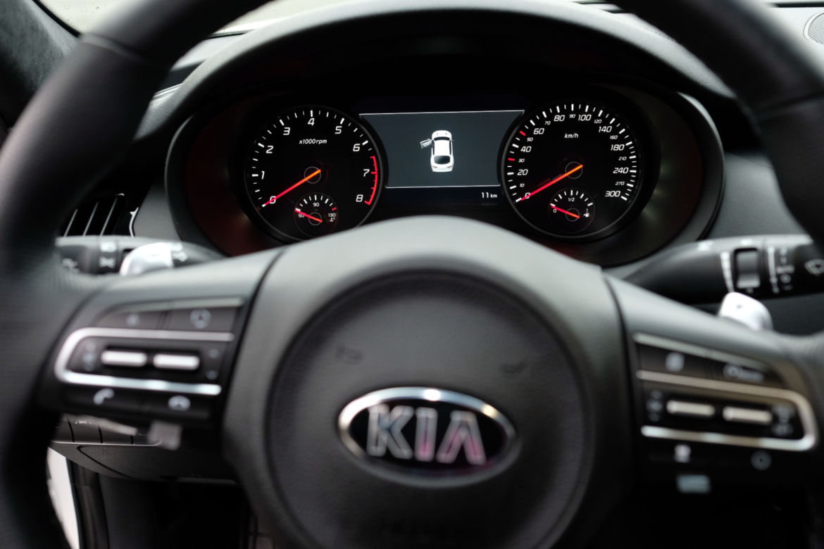 Kia Stinger 2.0 T-GDI 255 KM GT Line w polskiej policji