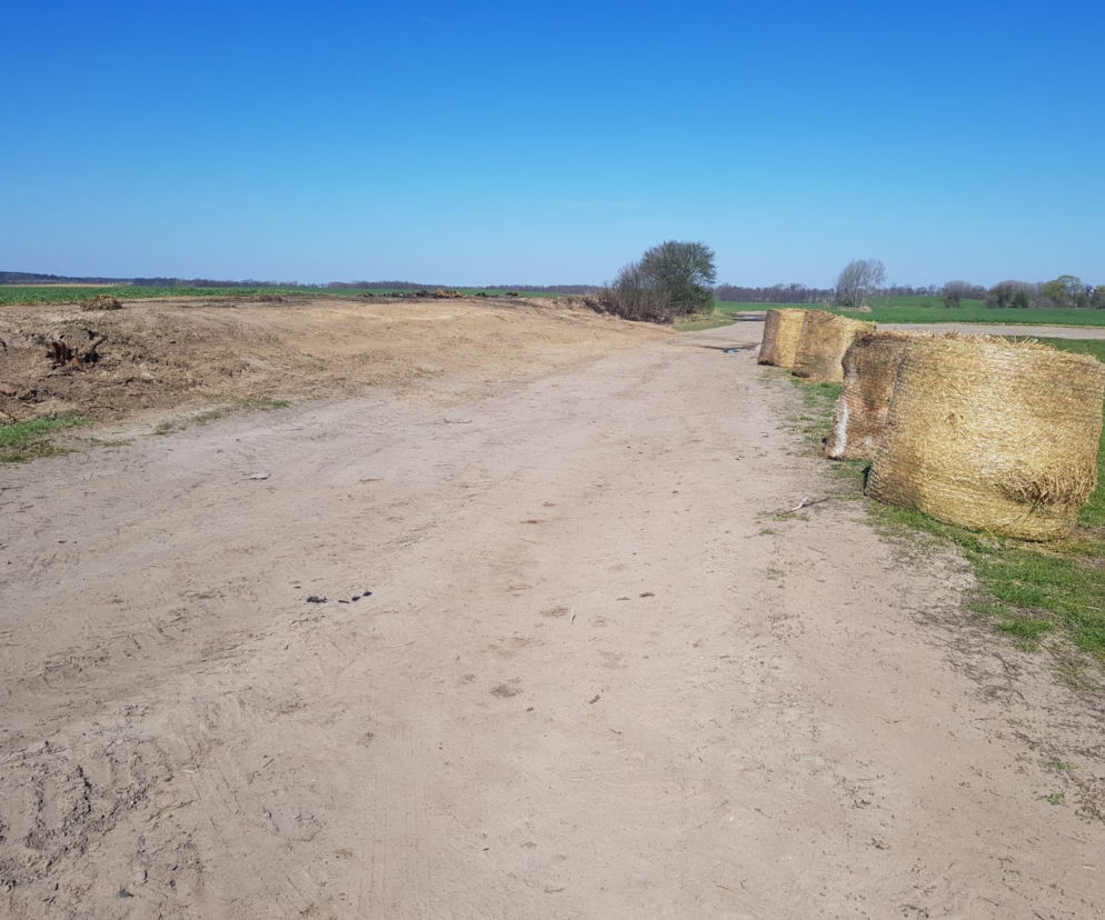 35-latek podpalił siano na polu
