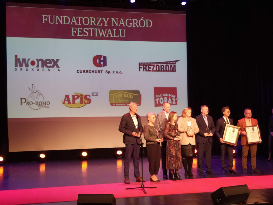 ZOBACZ ZDJĘCIA z gali podsumowującej 10. Festiwal Teatrów Sztuka plus Komercja i z koncertu Roberta Rozmusa