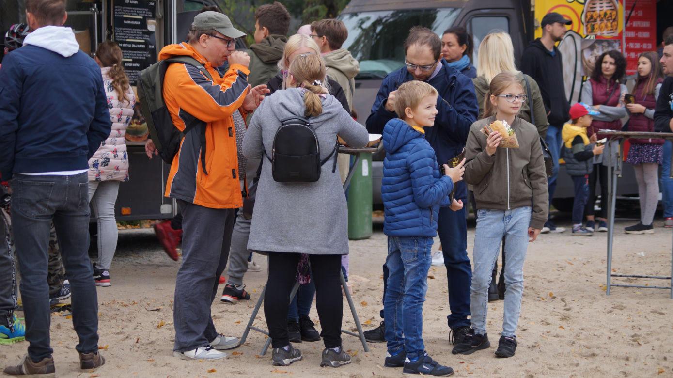 Festiwal Food Trucków 2021. Restauracje na kółkach zaparkowały na Wyspie Młyńskiej