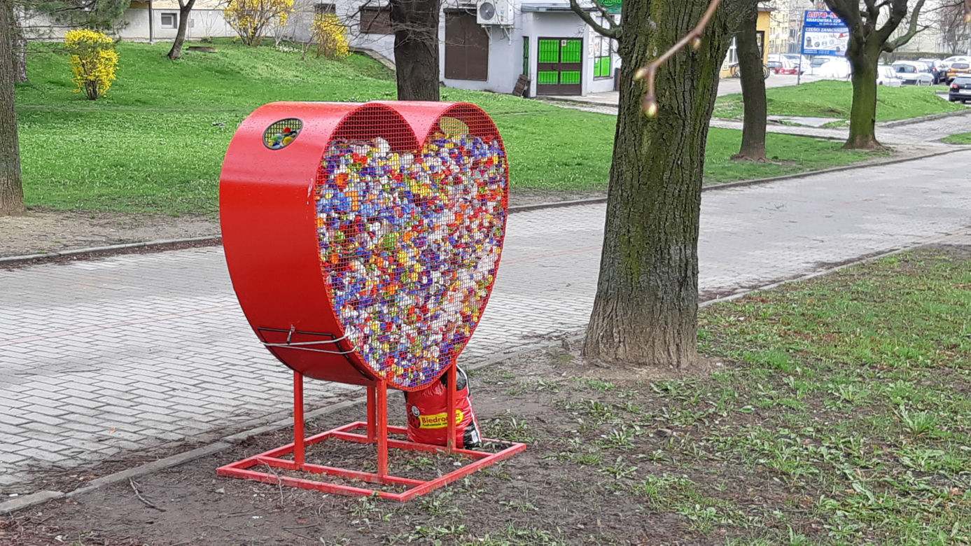 Serce wypełnia sie po brzegi! Zobacz jak mieszkańcy pomagają choremu Kacprowi