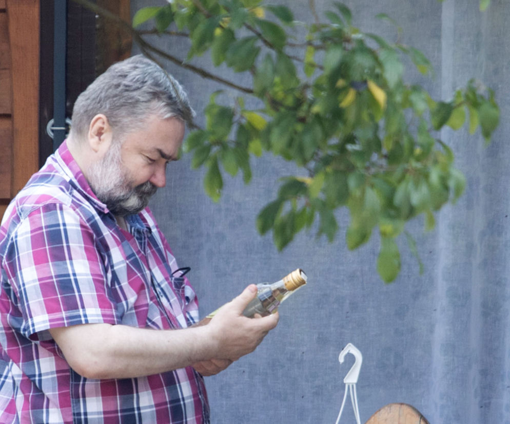 Karol Karski. Kupił flaszkę i odpoczął nad Świdrem
