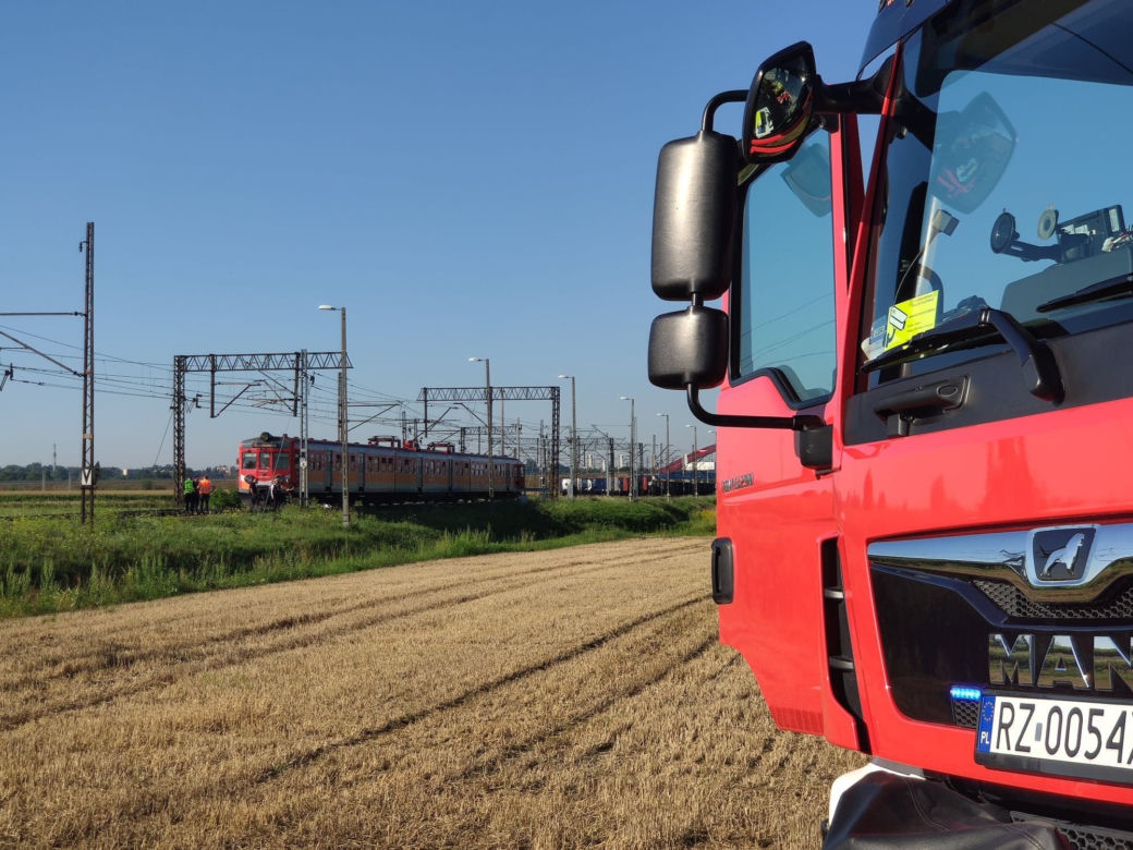 Strażak wjechał pod pociąg w Gorliczynie. Dostał drugie życie [GALERIA]	