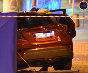 Roztrzaskał toyotę o betonowy filar