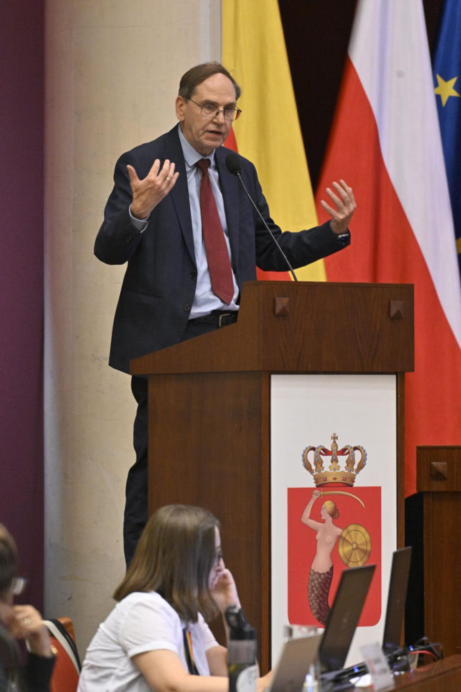 Wotum zaufania i absolutorium dla prezydenta Rafała Trzaskowskiego