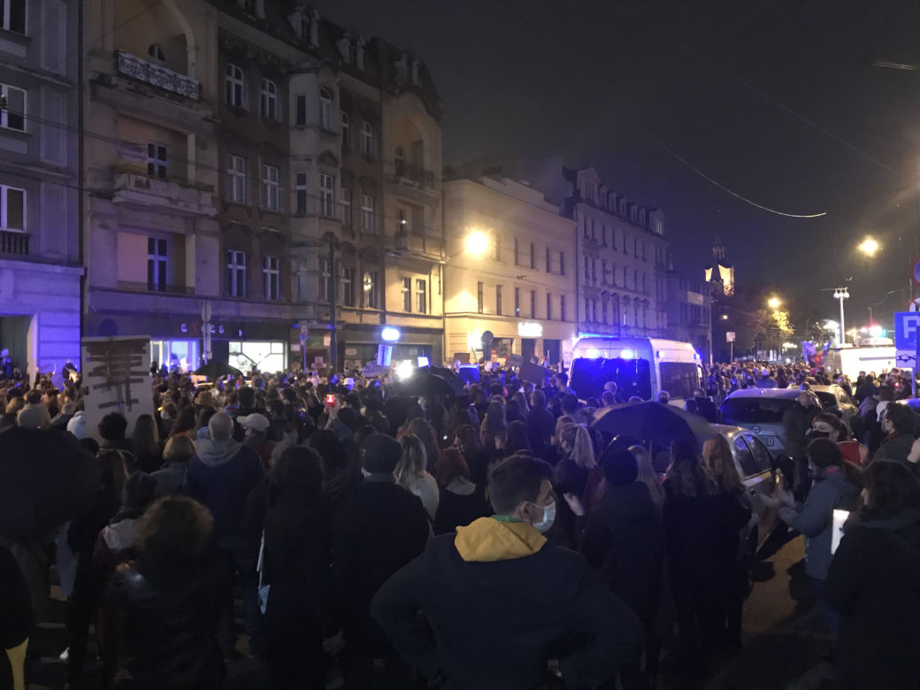 Protest kobiet w Katowicach. Tłumy strajkują przeciwko zakazowi aborcji