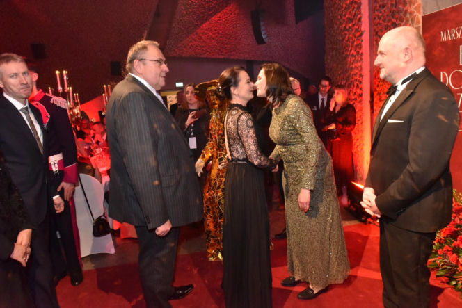 XIV Marszałkowski Bal Dobroczynny w CKK Jordanki. Zdjęcia ze środka. Efektowne kreacje VIP-ów