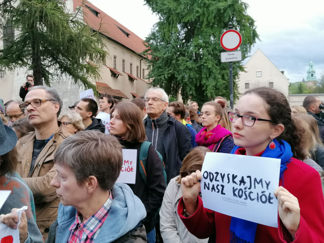 Protest przed krakowską kurią