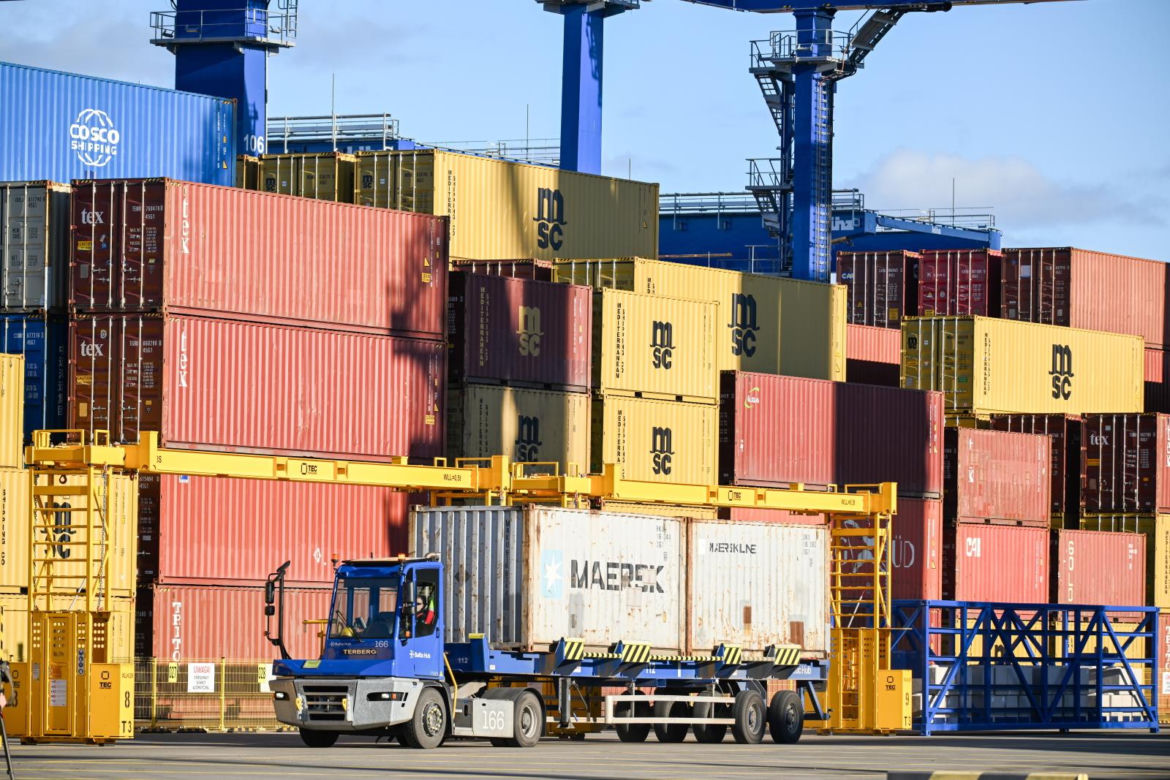 Przełom w transporcie morskim! Kontenerowiec z Chin dotarł do Gdańska szlakiem arktycznym