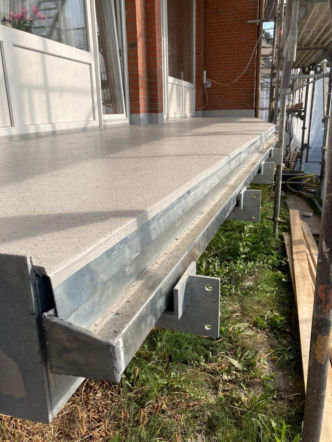 Obróbki krawędzi i okapów balkonowych