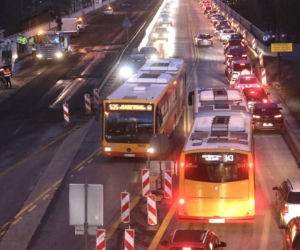 Slalom na Trasie Łazienkowskiej. Trwa remont wiaduktów