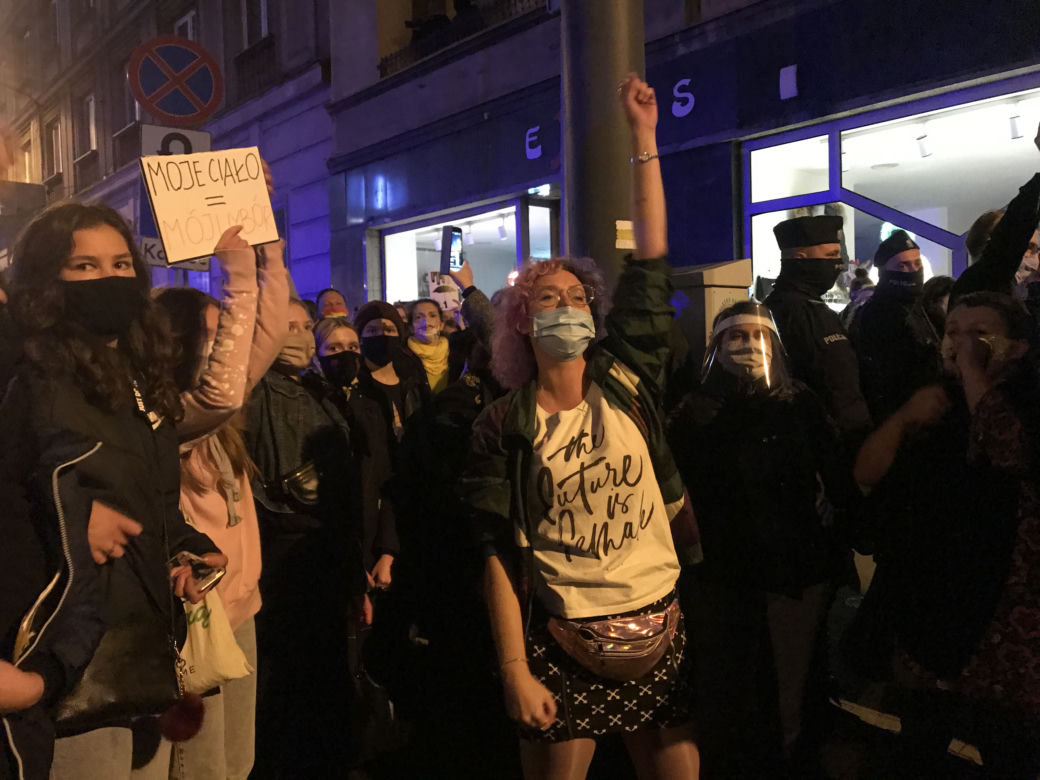 Protest kobiet w Katowicach. Tłumy strajkują przeciwko zakazowi aborcji