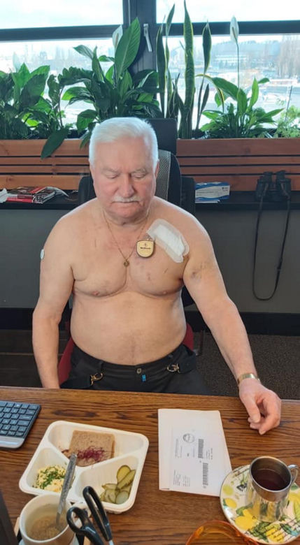 Lech Wałęsa po operacji