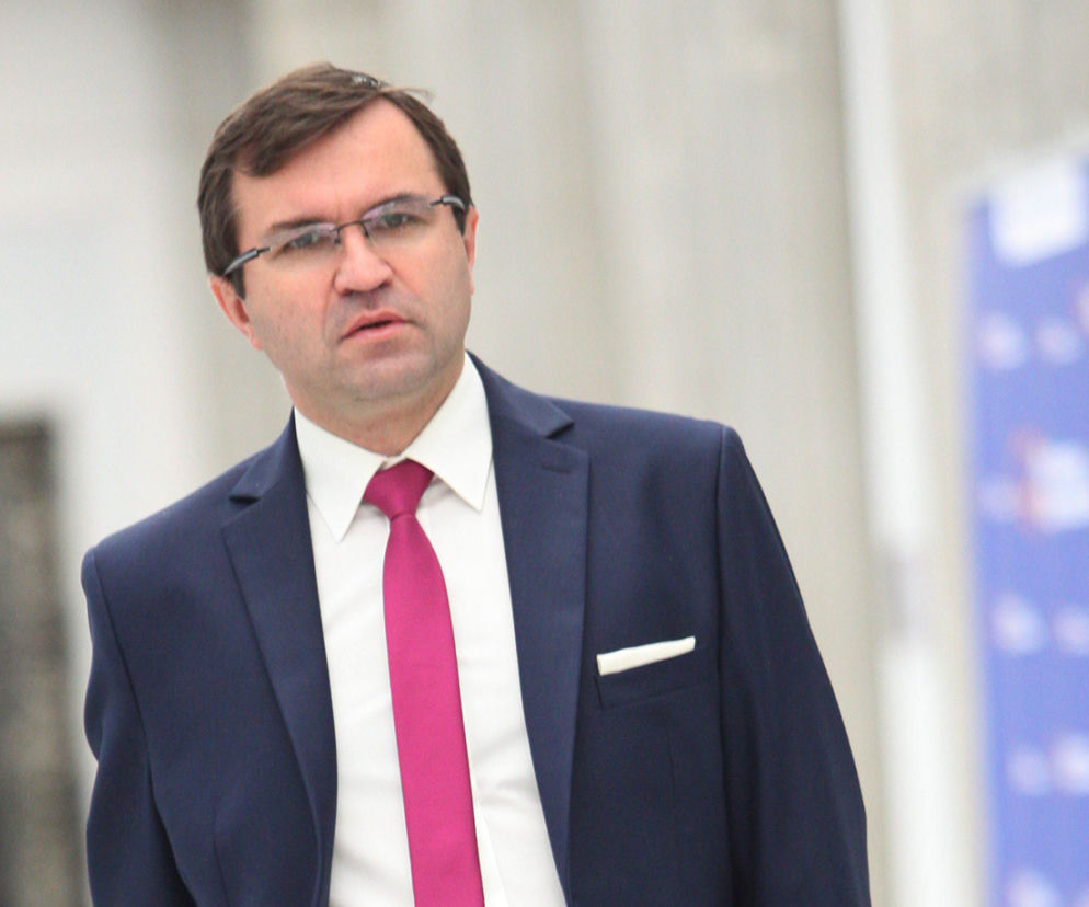 Girzyński wepchnął się przed emerytów