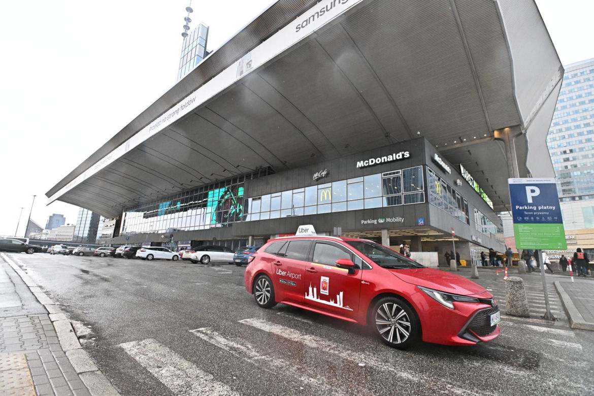  Uber przejmuje dworzec Centralny? Co dalej z tradycyjnymi taksówkami? 