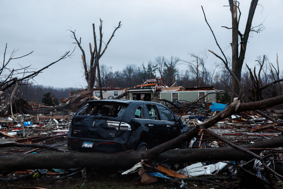 Tornada i nawałnice uderzyły w Illinois i Indianę