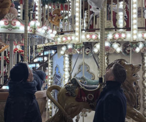 Biedroń i Śmiszek szukają prezentów pod choinkę,