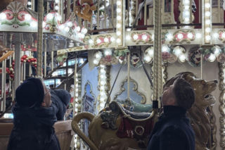 Biedroń i Śmiszek szukają prezentów pod choinkę,