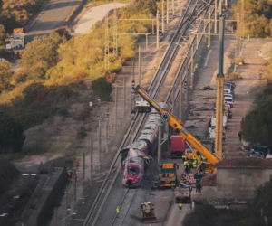 Czwarta katastrofa kolejowa w Hiszpanii! Pociąg uderzył w dźwig