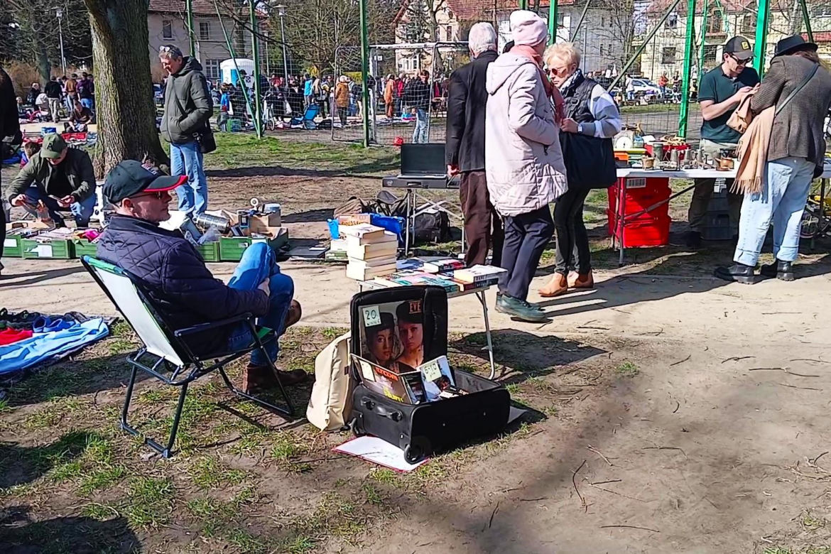 Pierwszy wiosenny pchli targ na Pogodnie