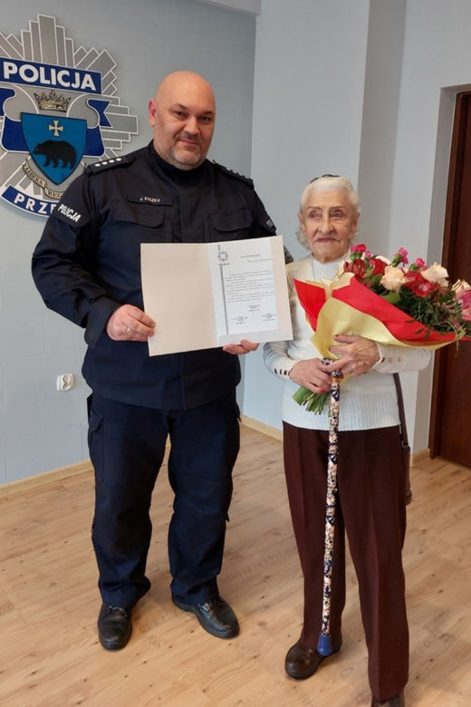 Policja podziękowała bohaterskiej 91-latce, która udaremniła napad na bank