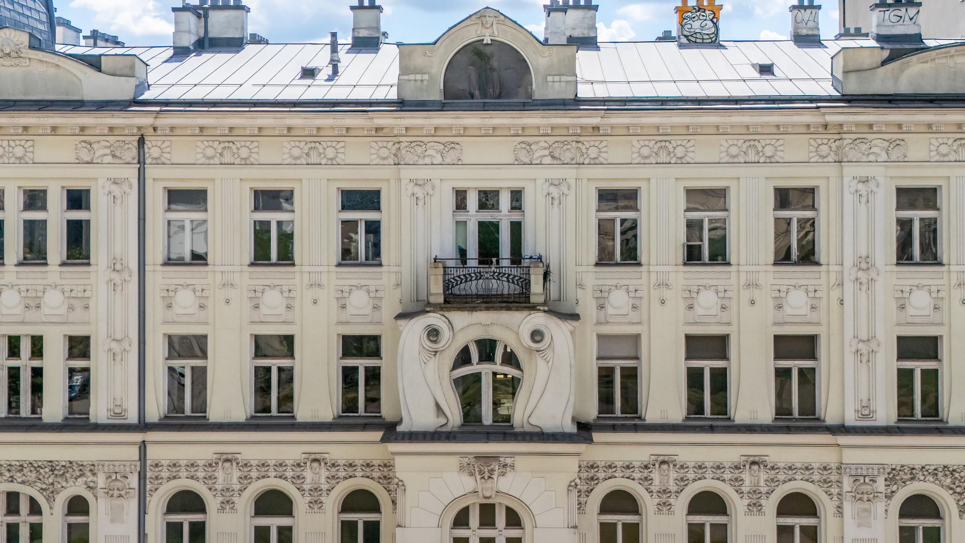 Południowa pierzeja Alej Jerozolimskich w centrum Warszawy