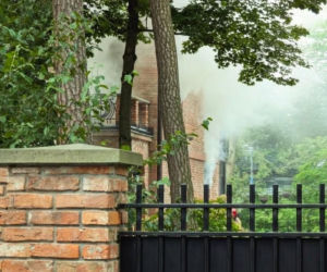 Pilne! Wybuchł pożar słynnym domu w Konstancinie! Mieszkała w nim znana para