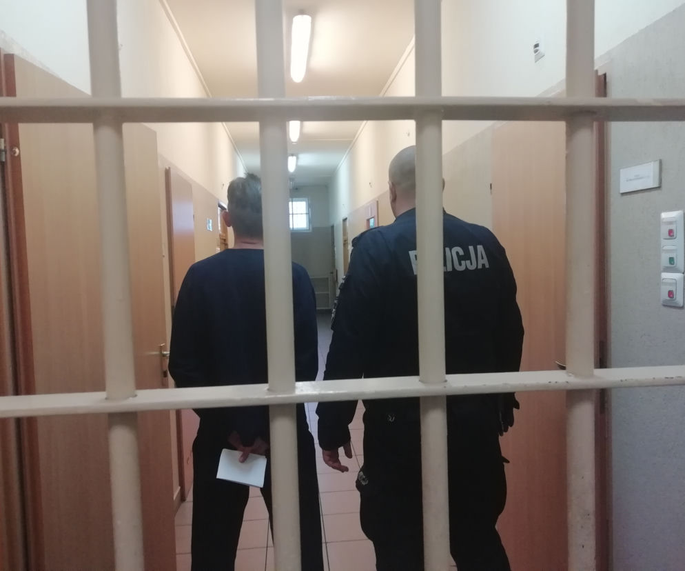 Pokłócili się pod restauracją. Jeden z nich wyciągnął nóż