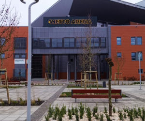 Plac przed Netto Areną po przebudowie