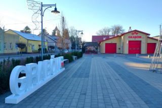 To jedno z najciekawszych miast w województwie łódzkim. W PRL-u stało się polską stolicą cebuli