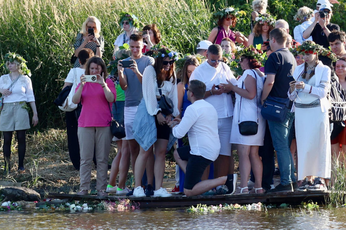 Tak Warszawa powitała lato. Wianki nad Wisłą 2024 