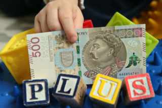 Kiedy wypłaty 500 plus? 1 grudnia to kluczowy termin. Wszystko zależy od złożenia wniosku