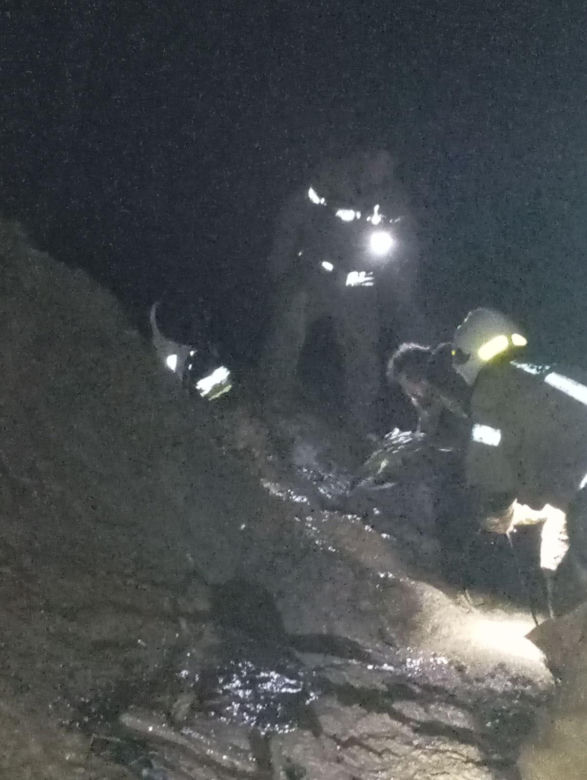 Turysta spacerował po klifie, nagle osunęła się ziemia. Dramatyczna akcja służb