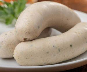 Biała kiełbasa w sosie chrzanowym – aromatyczny świąteczny obiad