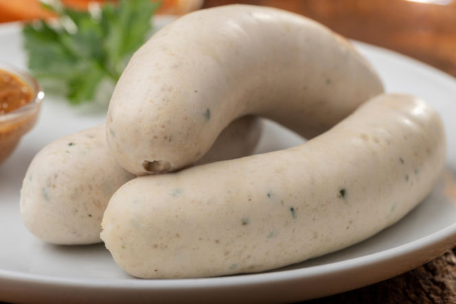 Biała kiełbasa cielęco-wieprzowa z naszej masarni, parzona 0,5 kg - 43 zł