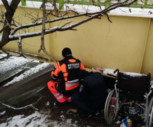 Poznań: Pod mostem LEŻAŁA kobieta! Konieczna była pomoc strażaków